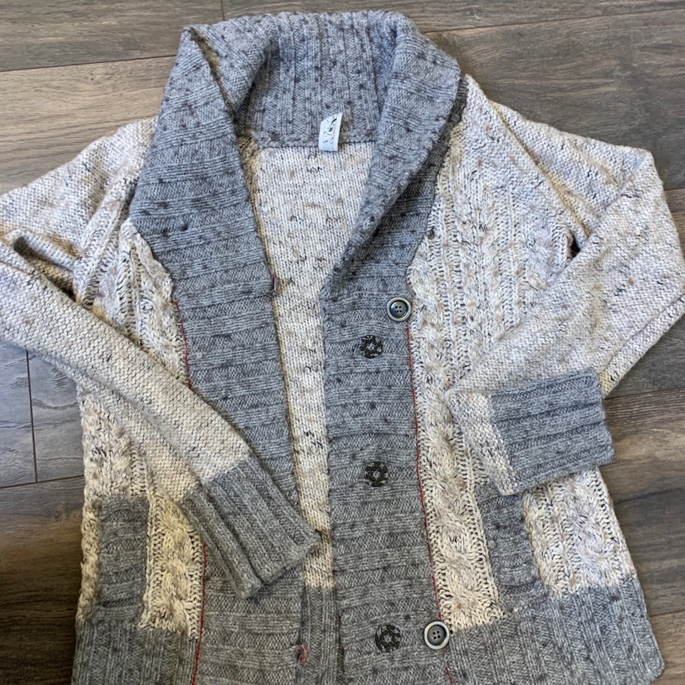 Gray and light gray Woman’s BKE cardigan in size M